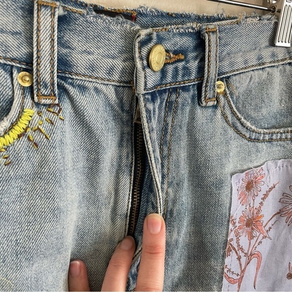 Urban Outfitters BDG Patchwork A-Line Denim Shorts Embroidered Size 24 - Picture 5 of 11